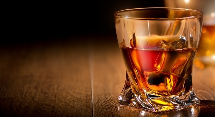 Health benefits of alcoholic beverages: Rum glass