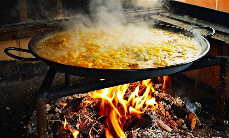 Recommended attractions in Valencia: Traditional paella