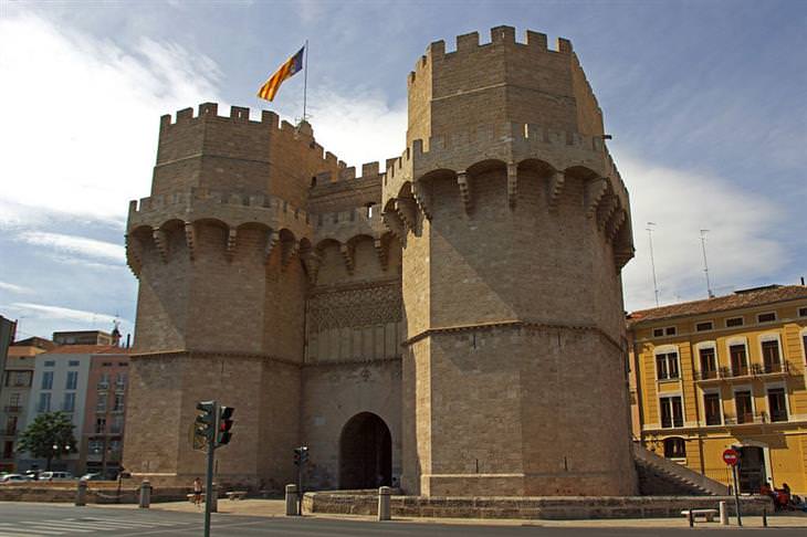 Recommended attractions in Valencia: Torres de Serranos