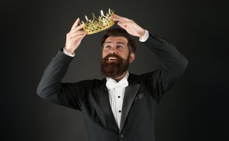 How to Beat a Narcissist: A man with a crown