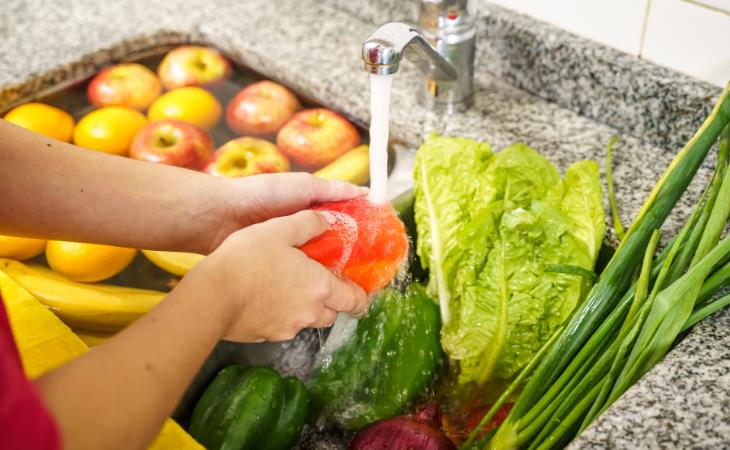 Common Mistakes in Washing Fruits and Veggies