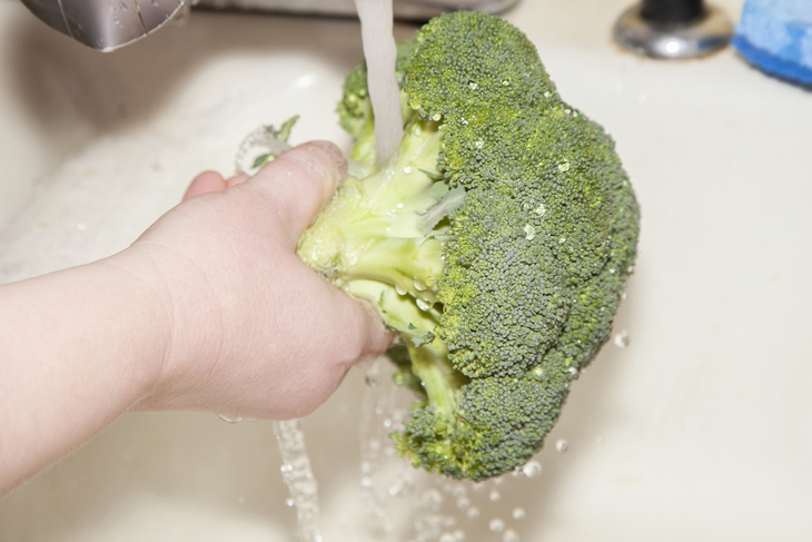 Common Mistakes in Washing Fruits and Veggies