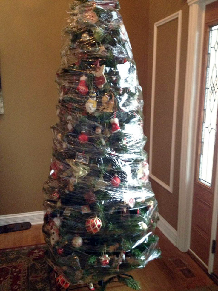  Funny Attempts at Pet-Proofing Christmas trees