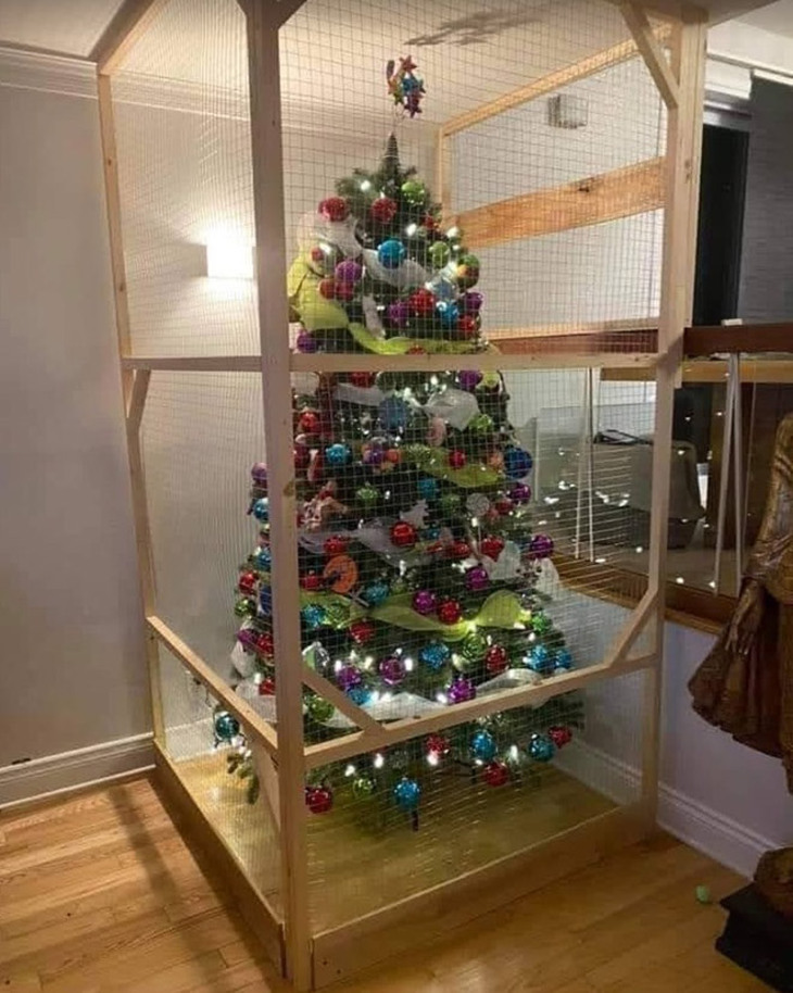  Funny Attempts at Pet-Proofing Christmas trees