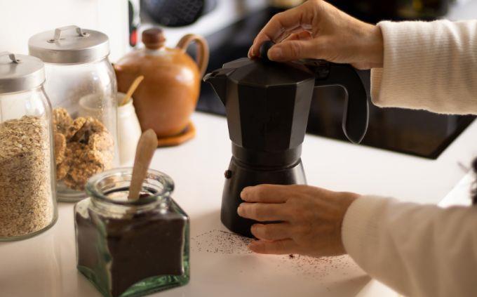 What the order in which you do things says about you: Hands making coffee