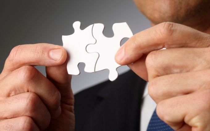 What the order in which you do things says about you: Hands putting together puzzle pieces