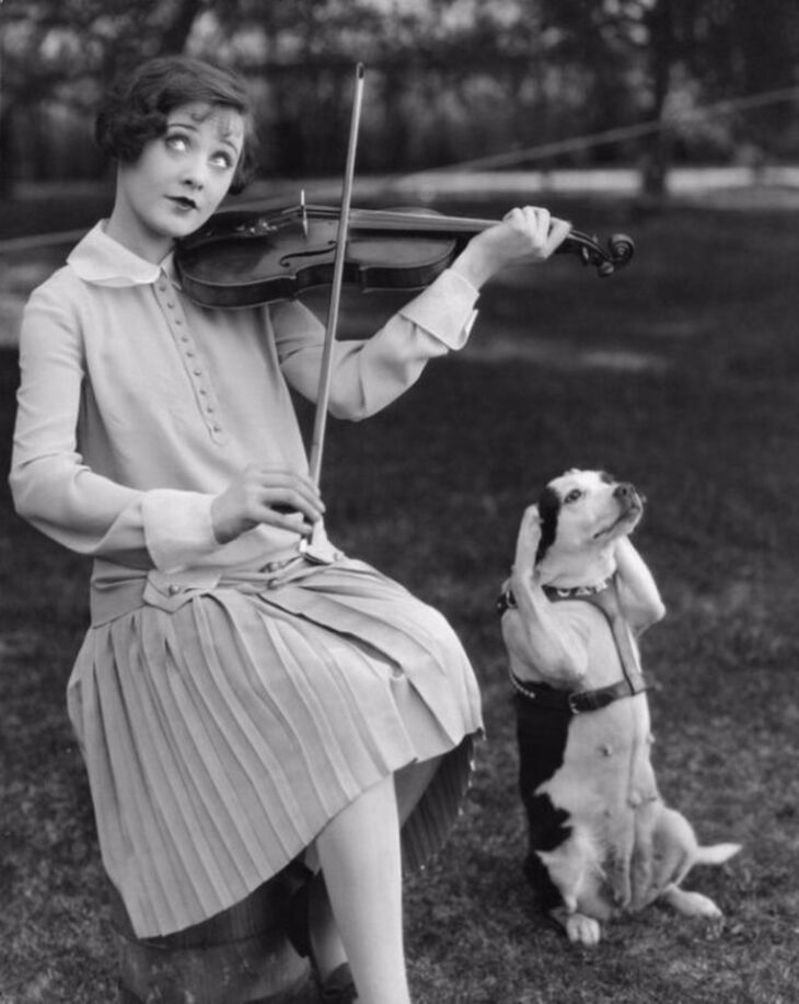  Cute & Funny Vintage Photos of People and Their Pets