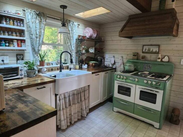  Charming Vintage Kitchens