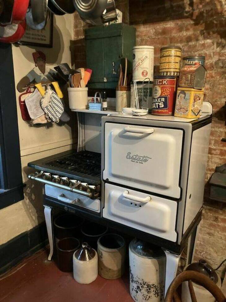  Charming Vintage Kitchens