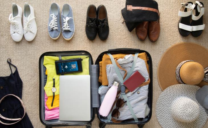 How to Pack Light and Travel 