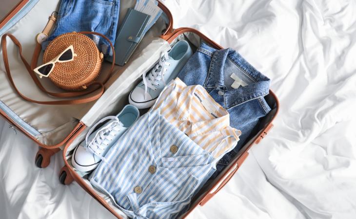 How to Pack Light and Travel 