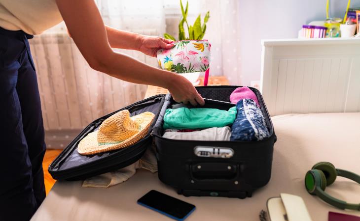 How to Pack Light and Travel 