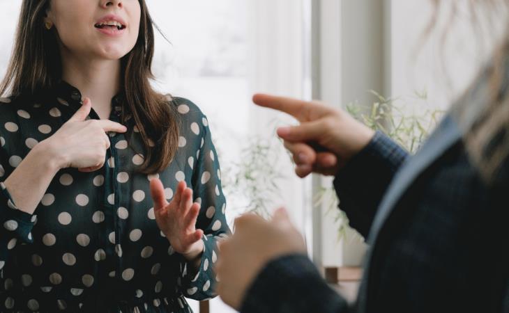 Como discutir de forma eficaz sem perder relacionamentos