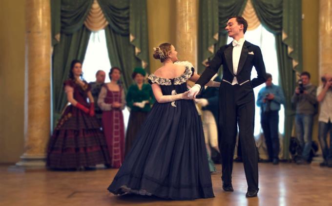 The dance test that suits your personality: Waltz dancers