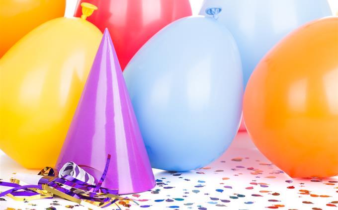 The dance test that suits your character: balloons and a party hat