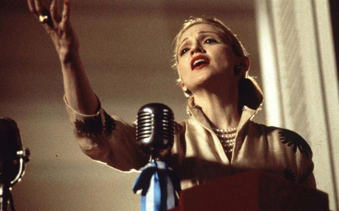 In which country did the plot of the movie take place: Evita