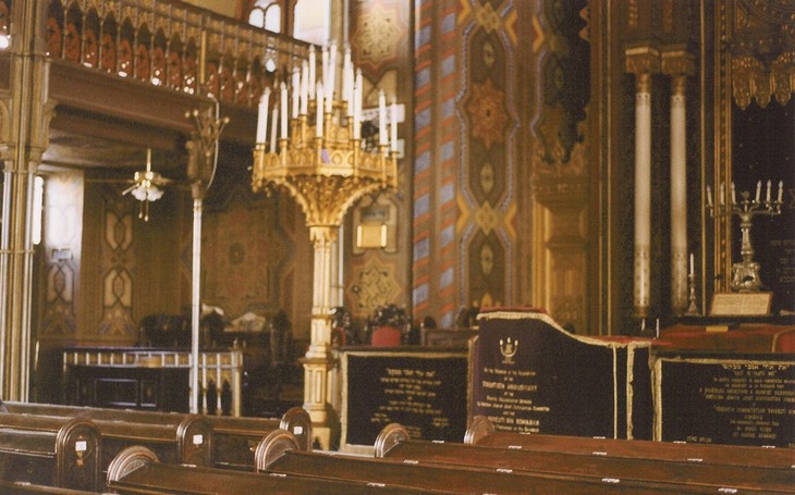 Attractions in Bucharest: Interior of the Choral Temple of Bucharest