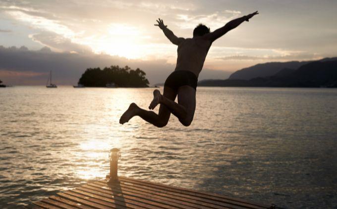 What moment of the day are you: a man jumps into the water