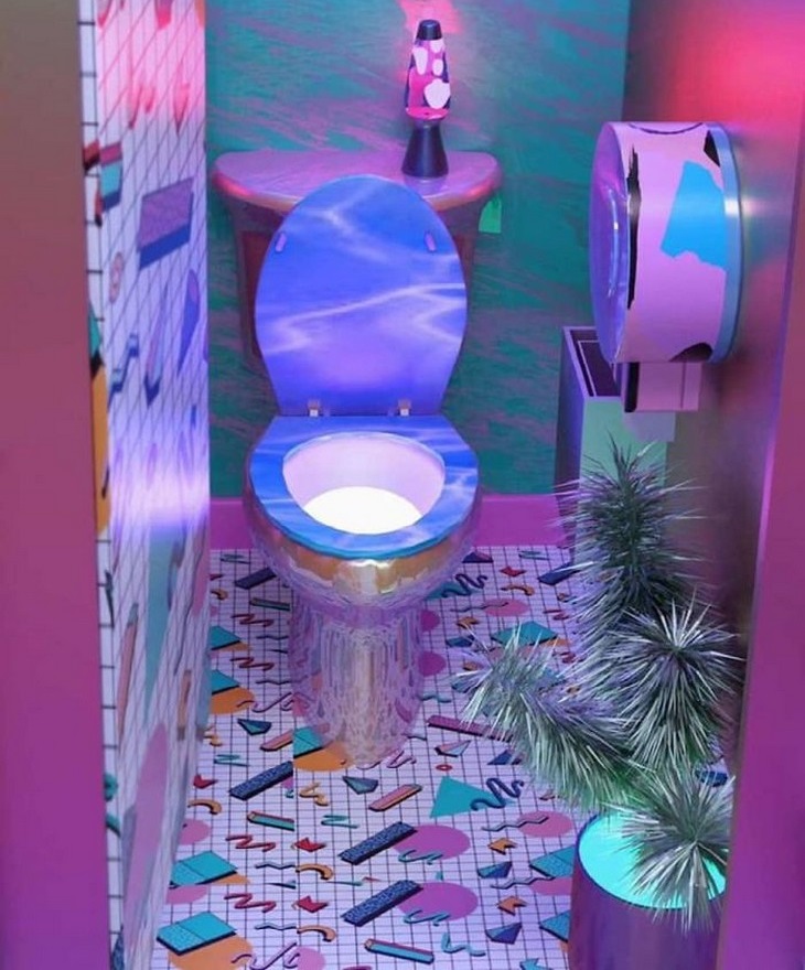 Bizarre Toilets: A toilet stall designed in the style of Fear and Loathing in Las Vegas