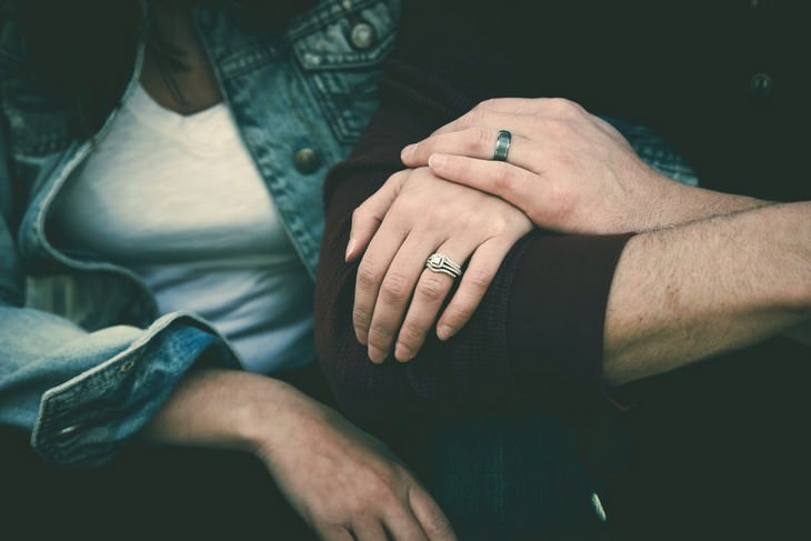 How to resolve arguments? Couple holding hands