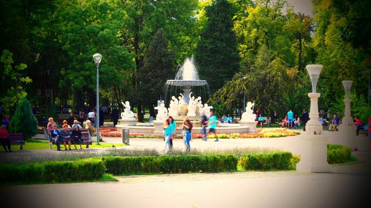 Sites and attractions in Cluj-Napoca: Fountain in the Central Park