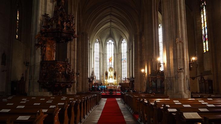 Sites and attractions in Cluj-Napoca: Interior of St. Michael's Church