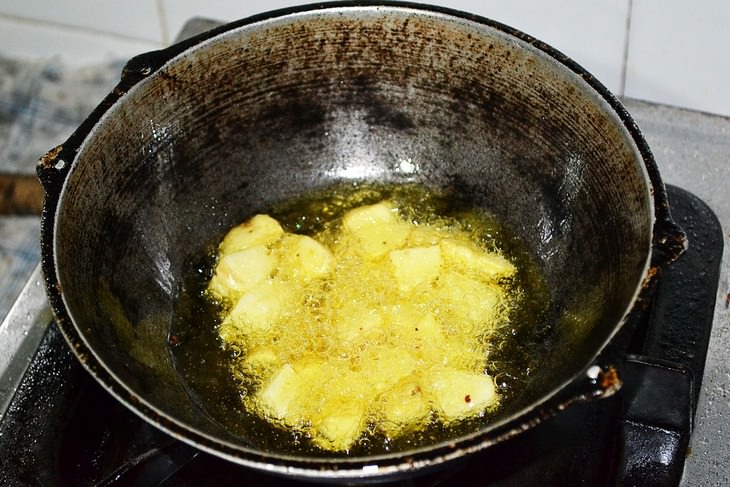 Flavor-enhancing tips: Deep frying in oil