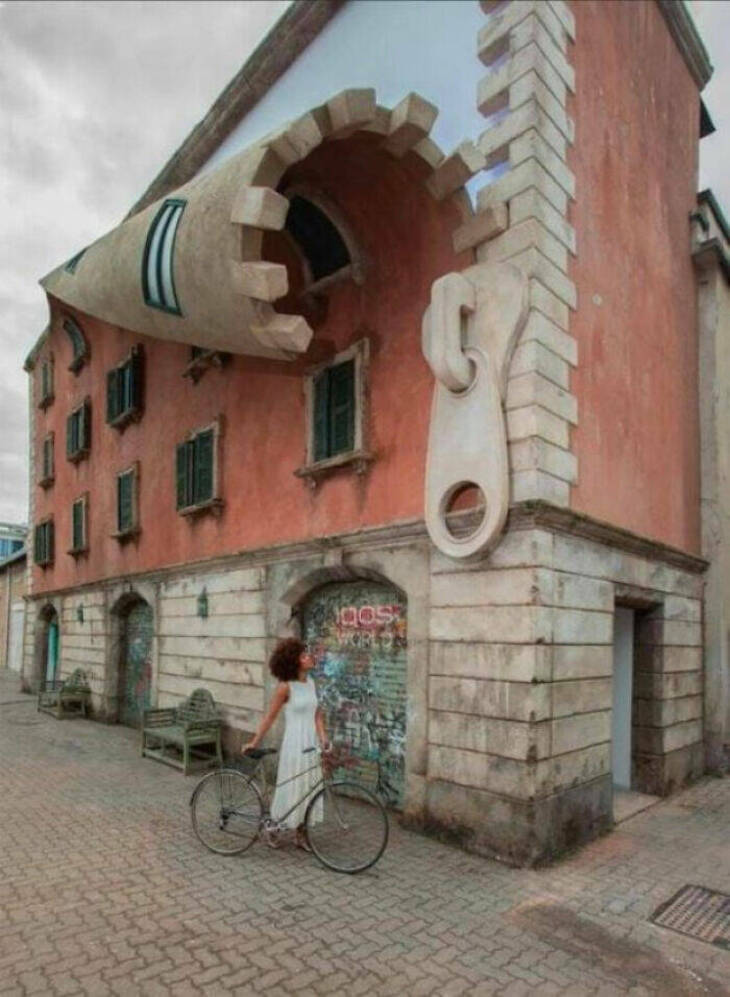 Unconventional Buildings