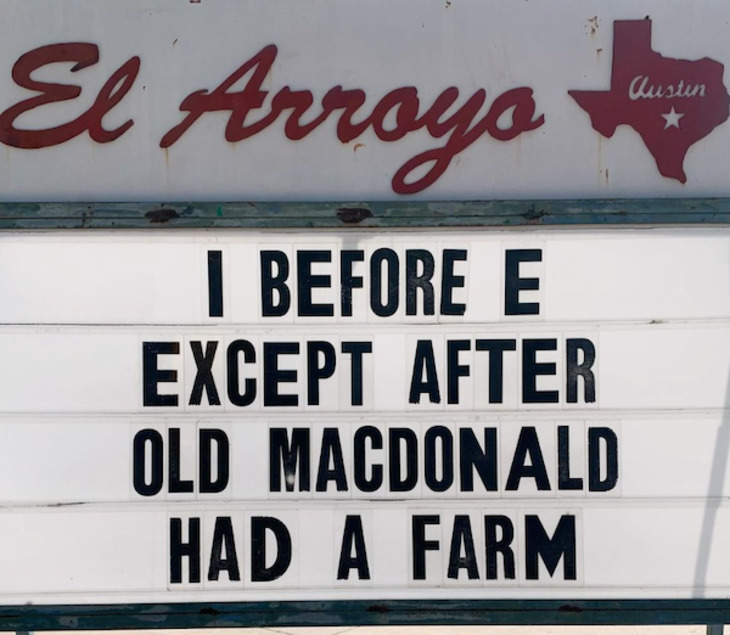 El Arroyo signs