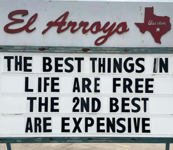 El Arroyo signs