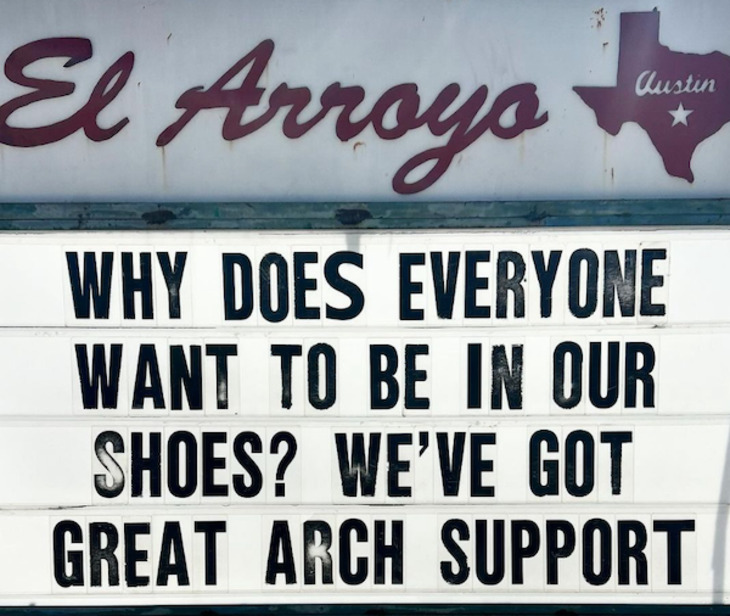 El Arroyo signs