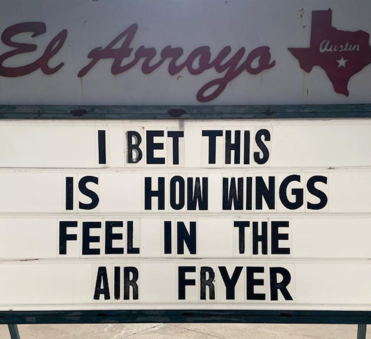 El Arroyo signs