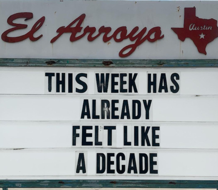 El Arroyo signs