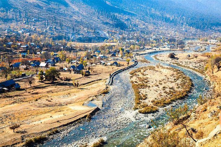 Beautiful places in Northern India: A stream in Kashmir