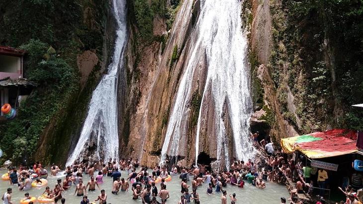 Beautiful places in Northern India: A waterfall in Mussoorie