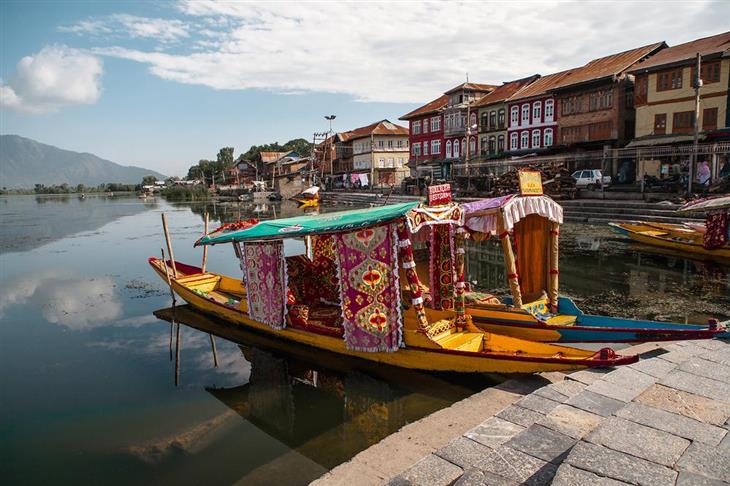 Beautiful places in Northern India: Dal Lake in Kashmir