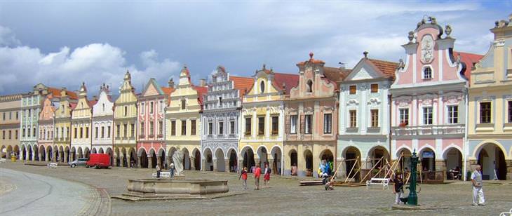 Picturesque towns in the Czech Republic: A row of colorful buildings in Telč