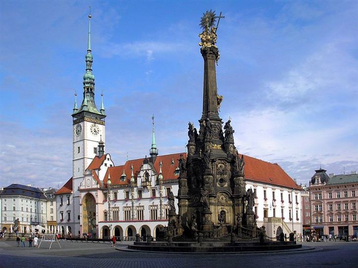 Picturesque towns in the Czech Republic: Holy Trinity Column