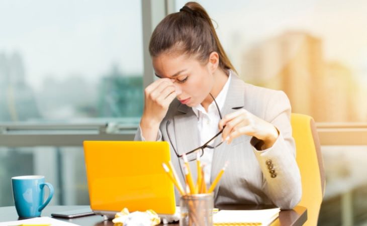 Study on working hours and risk of death: a tired woman at work