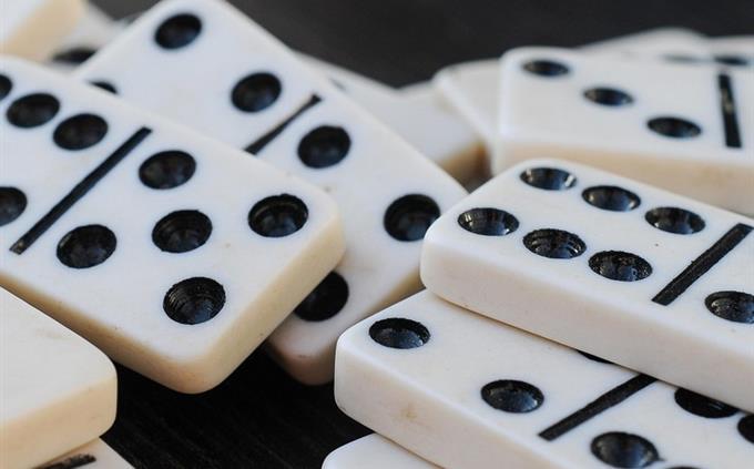 General knowledge test: domino pieces