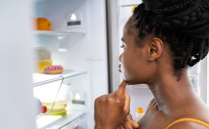 How to relieve pain with the power of thought: A woman looking at food in the fridge