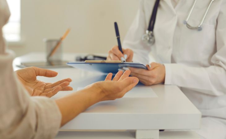 Tips for those taking anticoagulants: a patient talking to a doctor