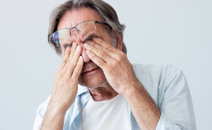 Study on excessive fatigue and mortality: An elderly man rubbing his eyes