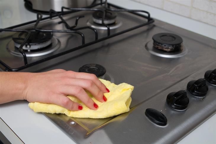Shaving Foam cleaning hacks