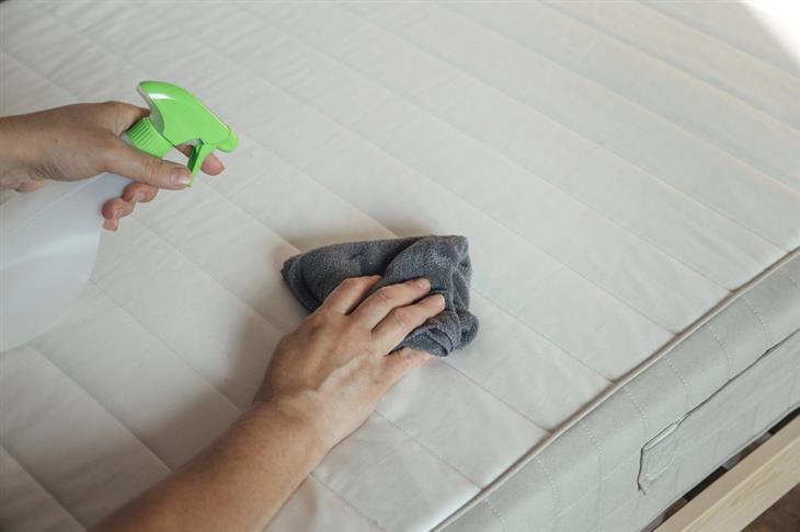Shaving Foam cleaning hacks