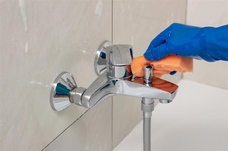 Shaving Foam cleaning hacks