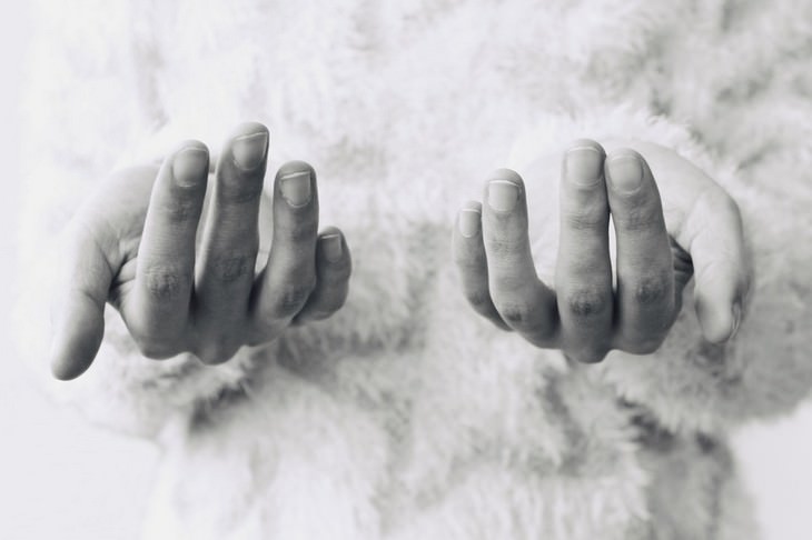 Effects of stomach problems on the body: Hands