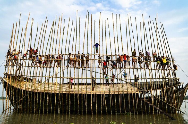 Photos from the 1839 Awards photography competition: People building a boat