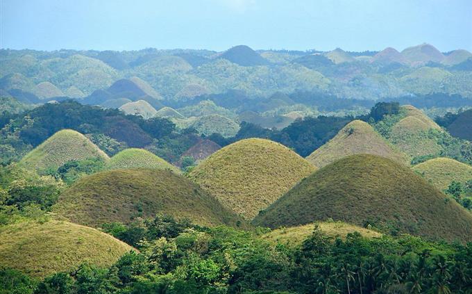 Trivia places in the world: chocolate hills