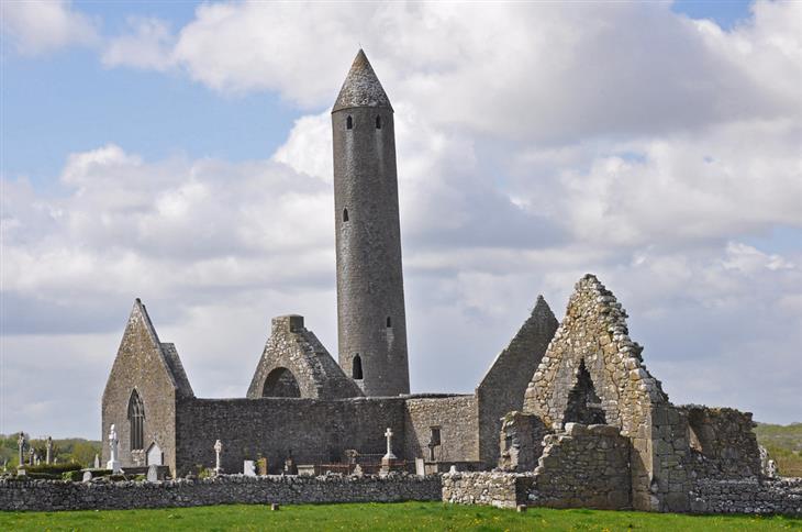 Leaning towers from around the world: Kilmacduagh Round Tower